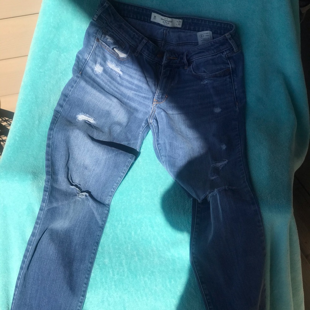 Distressed Abercrombie & Fitch straight leg jeans